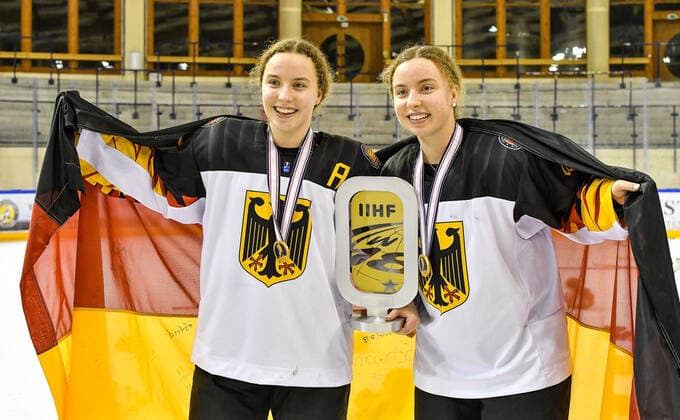 GER, IIHF Ice Hockey U18 Women s World Championship DIV I Group A, award ceremony 09 01 2020, BLZ Arena, Füssen Fuessen, GER, IIHF Ice Hockey U18 Women s World Championship DIV I Group A, award ceremony, in picture Lilli Welcke GER, 23 and Luisa Welcke GER, 13 with dt flag and cup nordphotoxHafner nph00200