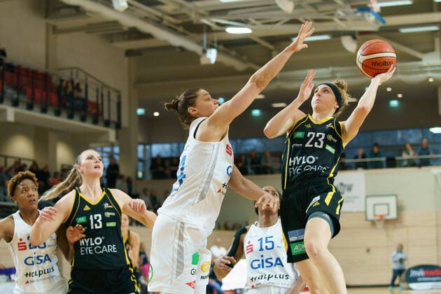 02 02 2020, xeszx, Basketball Damen 1 Bundesliga Damen, Gisa Lions SV Halle TV Saarlouis Royals emspor, v l Elisa Hebecker Halle, 20 , Klara Brichacova Saarlouis, 13 , Jelena Budomir Halle, 44 , Cori Sharise Coleman Halle, 15 , Alison Gorrell Saarlouis, 23 Halle