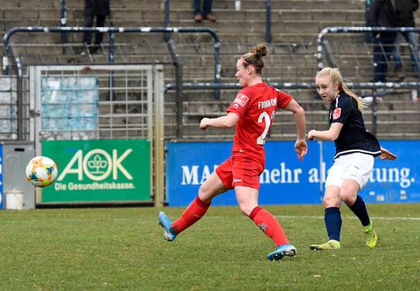 Caroline Siems Potsdam, 3, re scores the goal for 2 0, Romina Frommont Cologne, left, 1 FFC Turbine Potsdam 1 FC Cologne, football, women, Bundesliga, season 2019 2020, Potsdam, 16 02 2020, Germany, DFB DFL REGULATIONS PROHIBIT ANY USE OF PHOTOGRAPHS AS IMAGE SEQUENCES AND OR QUASI VIDEO xjkx