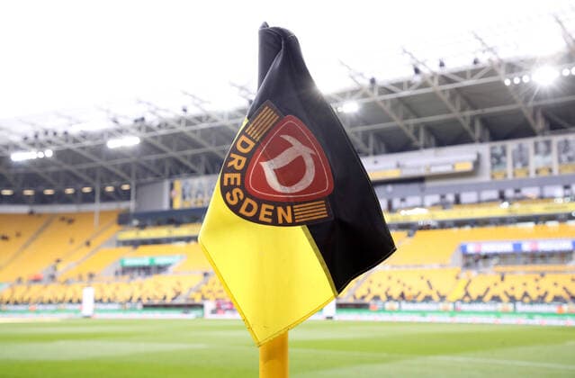 Dresden, 08 03 2020, Rudolf Harbig Stadion, Football, 2 Bundesliga, 25 Matchday , Dynamo Dresden vs FC Erzgebirge Aue 2 1 1 1 , In the picture corner flag, flag with logo Dynamo Dresden , According to the regulations of the DFL Deutsche Fußball Liga it is prohibited to use or have used in the stadium and or from the game made photos in the form of sequence images and or video-like photo series,
