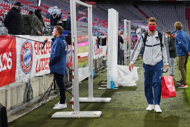 1 Bundesliga FC BAYERN MUENCHEN EINTRACHT FRANKFURT 5 2 Munich, Germany, 23 May 2020, head coach Hansi FLICK FCB , team manager, coach, interview, Thomas MUELLER, MÜLLER, FCB 25 leaves the stadium during the match 1 Bundesliga FC BAYERN MUENCHEN EINTRACHT FRANKFURT 5 2 in the season 2019 2020 on 27 matchday Photo Peter Schatz Pool DFL REGULATIONS PROHIBIT ANY USE OF PHOTOGRAPHS as IMAGE SEQUENCES and or QUASI VIDEO National and international News Agencies OUT Editorial Use ONLY Munich Bavaria Germany Poolfoto Peter Schatz Pool ,EDITORIAL USE ONLY