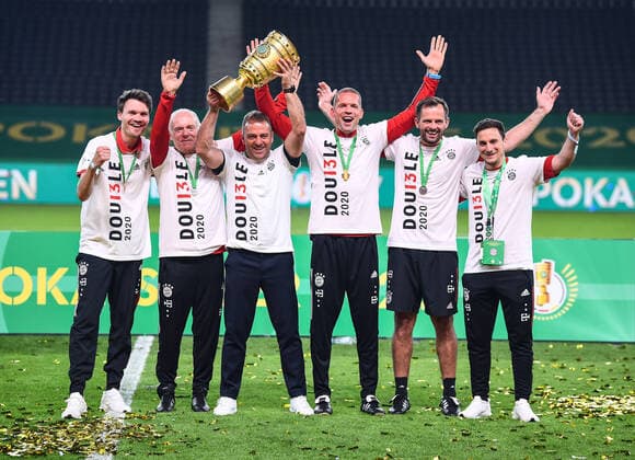 DFB Pokal Finale Bayern Muenchen Bayer Leverkusen, 04 07 2020 Cheering, cheering, joy, emotion, cheering, joy, emotion, emotion The team of FC Bayern Muenchen is cup winner 2020 coach Hansi Flick FCB and coach support team with DFB Pokal, Winners Cup, Trophy, DFB Winners Cup, Trophy Sports Football DFB Cup Season 19 20 Final Bayern Muenchen Bayer Leverkusen, 04 07 2020 Photo Marvin Ibo Güngör GES POOL Berlin BE Germany Poolfoto Marvin Ibo Güngör GES POOL DFL REGULATIONS PROHIBIT ANY USE OF PHOTOGRAPHS as IMAGE SEQUENCES and or QUASI VIDEO ,EDITORIAL USE ONLY