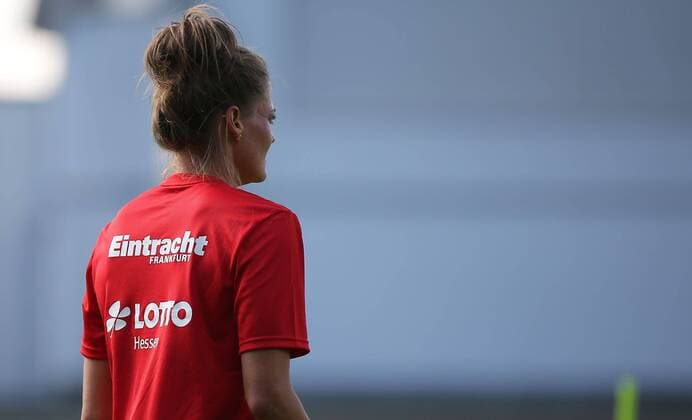 25 07 2020, xcex, GER, Frankfurt am Main, Deutsche Bank Park, womens soccer, 1 Bundesliga, DIE LIGA, FLYERALARM Frauen Bundesliga Saison 2020 2021, Eintracht Frankfurt Frauen I Training start into the new season formerly 1 FFC Frankfurt Verena Aschauer, shirt, logo, sponsor, Lotto Hessen, symbol image DFL regulations prohibit any use of photographs as image sequences and or quasi video