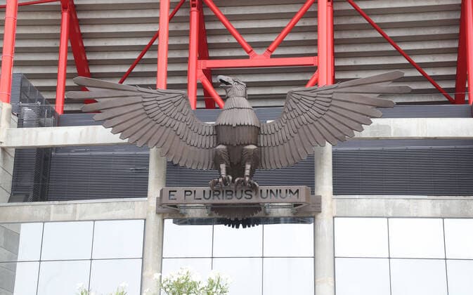 ChampionsLeague Final Round 12 08 2020 Lisbon, 12 08 2020, Football, UEFA Champions League, Final Round, Est‡dio da Luz, home of Benfica Lisbon and venue of the quarter finals , FC Barcelona vs FC Bayern Munich , In the picture stadium view outside with the eagle, the heraldic animal of Benfica , UEFA regulations prohibit any use of photographs as image sequences and or quasi video , National and International News Agencies OUT , Foto PICTURE POINT S Sonntag Poolfoto , Leipzig Sachsen Deutschland Poolfoto Pool Sven Sonntag ,EDITORIAL USE ONLY