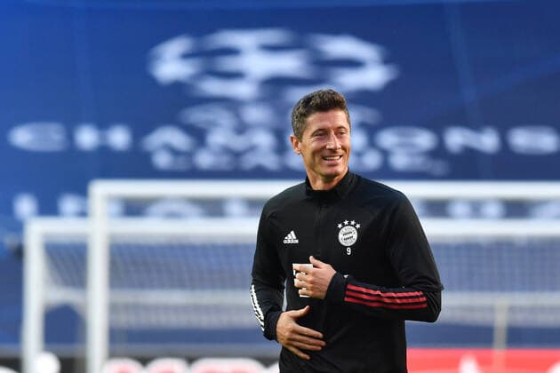 FINISHING TRAINING CHAMPIONS LEAGUE Quarter Final FC BARCELONA FC BAYERN MUENCHEN Robert LEWANDOWSKI Bayern Muenchen , laughing,laughing,laughing,optimistic,good-humoured action,single picture,cut single motif,half figure,half figure Final Training FC Bayern Muenchen FUSSBALL CHAMPIONS LEAGUE SEASON 2019 2020 QUARTER FINALE, FC BARCELONA FC BAYERN MUENCHEN on 14 08 2020, Estadio da Luz Lisbon PHOTO Frank Hoermann SVEN SIMON Pool Only for journalistic purposes Only for editorial use National and International News Agencies OUT NO RESALE Lisbon Portugal Poolfoto SVEN SIMON Pool ,EDITORIAL USE ONLY