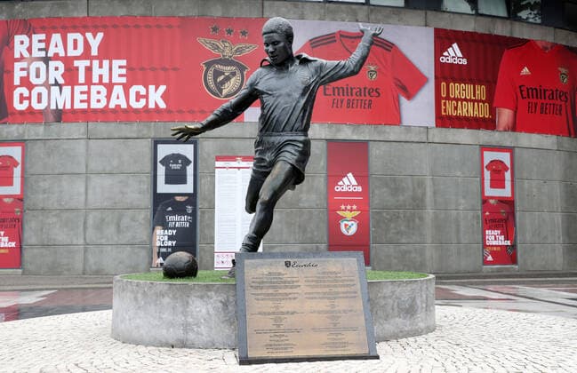 ChampionsLeague Final Round 12 08 2020 Lisbon, 12 08 2020, Football, UEFA Champions League, Final Round, Est‡dio da Luz, home of Benfica Lisbon and venue of the quarter finals , FC Barcelona vs FC Bayern Munich , In picture Stadium view outside Statue of Benfica Icon Eusebio , UEFA regulations prohibit any use of photographs as image sequences and or quasi video , National and International News Agencies OUT , Photo PICTURE POINT S Sunday Poolfoto , Lisbon Lisbon Lisbon Portugal Poolfoto Pool Sven Sonntag ,EDITORIAL USE ONLY