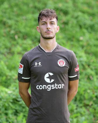 Leart Paqarada St Pauli 17 08 20, Hamburg, Media Day, FC St Pauli, football, GER, season 2020 2021, 2 Bundesliga, team photo appointment, portrait appointment Witters Pool via Thorsten Baering Poolfoto ,EDITORIAL USE ONLY