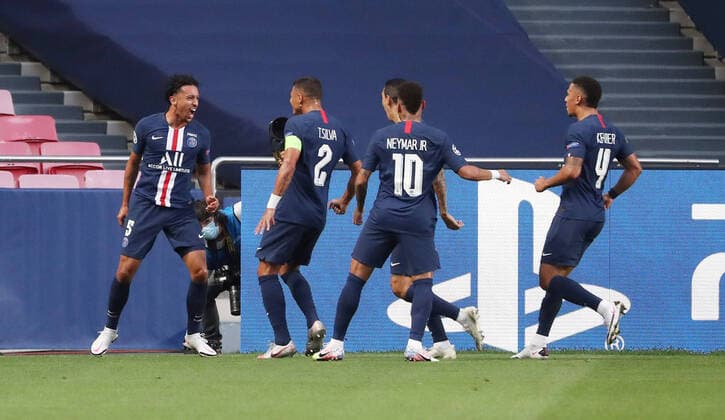 RB Leipzig Paris SG 18 08 2020 Lisbon, 18 08 2020, Estadio da Luz, football, UEFA Champions League , Final Tournament 2020, Semi-Final , RB Leipzig vs. Paris Saint Germain 0 3 0 2 , In the picture goal for Paris Marcos Roas Correa Marquinhos 5, Paris cheers after his goal for 0 1 with his team-mates , UEFA regulations prohibit any use of photographs as image sequences and or quasi video , Only for journalistic use Only for editorial use Foto PICTURE POINT S Sunday Poolfoto , Lisbon Lisbon Portugal Poolfoto PICTURE POINT Pool ,EDITORIAL USE ONLY