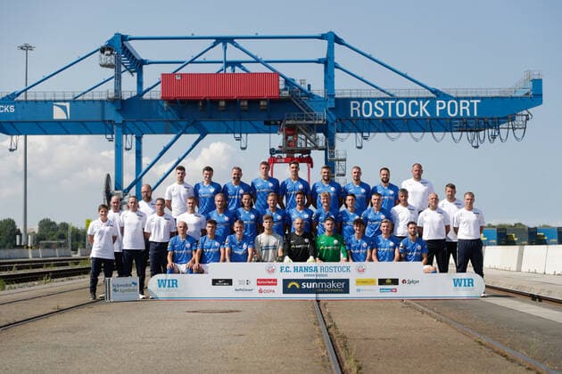 19 08 2020 3 Liga 2020 2021 Team and individual photo FC Hansa Rostock Back row v l Vincent Leifholz Video analysis , Björn Rother Rostock , John Verhoek Rostock , Max Reinthaler Rostock , Sven Sonnenberg Rostock , Adam Straith Rostock , Damian Roßbach Rossbach Rostock , Pascal Breier Rostock , Co Coach Uwe Ehlers Rostock Middle row from Dr Christine Kühn Physiotherapist , Maurice Ruhnau Bus Driver , Andreas Thiem Rostock , Physiotherapist Tobias Hamann Rostock , Physiotherapist Frank Scheller Rostock , Denis Hasenbek Physiotherapeuth , Nils Butzen Rostock , Luca Schulz Rostock , Bentley Baxter Bahn Rostock , Julian Riedel Rostock , Nik Omladic, Maurice Litka Rostock , Erik Engelhardt Rostock , Coach Jens Härtel Haertel Rostock , Co-Coach Ronny Thielemann Rostock , Goalkeeper Coach Dirk Orlishausen Rostock , Athletics Coach Bjoern Björn Bornholdt Rostock Front row from Korbinian Vollmann Rostock , Lukas Scherff Rostock , Nico Neidhardt Rostock , Goalkeeper Ben Alexander Voll Rostock , Goalkeeper Markus Kolke Rostock , Goalkeeper Luis Klatte Rostock , Aaron Herzog Rostock , Oliver Daedlow Rostock , Manuel Farrona Pulido Rostock DFB regulations prohibit any use of photographs as image sequences and or quasi video 19 08 2020 3 Liga 2020 2021 FC Hansa Rostock Rostock Copyright: xAndyxBuenning xEibner-Pressefotox EP_abg