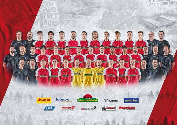 Back row of physiotherapist Markus Behrens, physiotherapist Florian Mack, Florian Kath, Marco Terrazzino, Lukas Kübler, Manuel Gulde, Keven Schlotterbeck, Lucas Höler, Lino Tempelmann, Yannik Keitel, Robin Koch, Janik Haberer, team doctor Dr Jochen Gruber, Team physician Dr Helge Eberbach Middle row from co-trainer Florian Bruns, co-trainer Patrick Bauer, goalkeeping coach Andreas Kronenberg, Wooyeong Jeong, Luca Itter, Amir Abrashi, Vincenzo Grifo, Dominique Heintz, Christian Günter, Mohamed Dräger, Changhoon Kwon, Brandon Borrello, athletics coach Daniel Wolf, coach Christian Streich, Co-Coach Lars Voßler Front row of physiotherapist Uwe Vetter, physiotherapist Torge Schwarz, Jonathan Schmid, Roland Sallai, Nils Petersen, Benjamin Uphoff, Mark Flekken, Niclas Thiede, Ermedin Demirovic, Nicolas Höfler, Philipp Lienhart, Bus driver Stefan Spohn, Zeugwart Max Beckmann GER, SC Freiburg, Bundesliga, 2020 2021, Football, 22 08 2020 GER, SC Freiburg, Bundesliga, 2020 2021, Football, Freisteller, Shooting, 22 08 2020 Freibrug Copyright: xEibner-Pressefotox EP_SWA