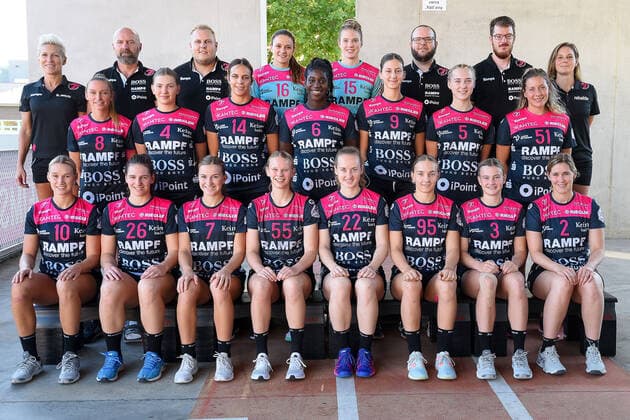 back left Edina Rott TusSies Metzingen coach, Frenc Rott TusSies Metzingen managing director, Fabian Junker TusSies Metzingen goalie coach, Nicole Roth TusSies Metzingen 16, Madita Kohorst TusSies Metzingen 15, Patrick Wezel TusSies Metzingen supervisor,Max Schlegel TusSies Metzingen Physiotherapist ,Viviane Ott TusSies Metzingen Physiotherapist mi Silje Brons Petersen TusSies Metzingen 8 ,Katarina Pandza TusSies Metzingen 4 ,Anika Niederwieser TusSies Metzingen 14 ,Laetita Quist TusSies Metzingen 6 ,Anna Albek TusSies Metzingen 9 ,Rebecca Rott TusSies Metzingen 5 ,Marija Obradovic TusSies Metzingen 51 front left Lena Degenhardt TusSies Metzingen 10 ,Svenja Huebner TusSies Metzingen 26 ,Bo van Wetering TusSies Metzingen 7 ,Tamara Haggerty TusSies Metzingen 55 ,Maren Weigel TusSies Metzingen 22 ,Dorina Korsos TusSies Metzingen 95 ,Britt van der Baan TusSies Metzingen 3 ,Marlene Zapf TusSies Metzingen 2 TusSies Metzingen team photo TusSies Metzingen team photo, TusSies, Handball, HBF, 2020 2021, 27 08 2020, TusSies Metzingen team photo, TusSies, Handball, HBF, 2020 2021, 27 08 2020 Metzingen Copyright: xEibner-Pressefotox EP_TBR