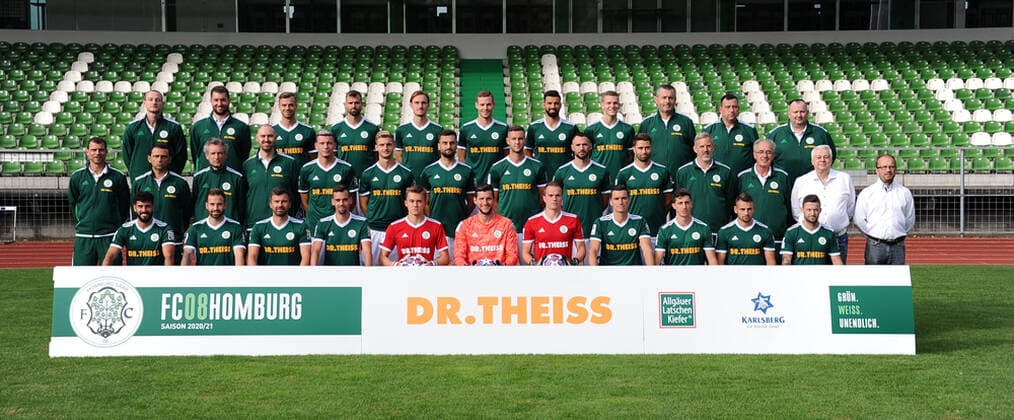 in the front with Serkan Goecer, Luca Plattenhardt, Christian Telch, Marco Hingerl, Niklas Knichel, David Salfeld, Mark Patrick Redl, Tim Stegerer, Jannik Sommer, Loris Weiss, Patrick Lienhard, in the middle with Matthias Mink, head coach, Joti Stamatopoulos, Co-Trainer,Oliver Mueller, goalkeeper coach, Steven Berni, athletics coach, Johannes Kraus, Jannis Reuss, Damjan Marceta, Ivan Sachanenko, Stefano Maier, Philipp Hoffmann, Klaus Ambrosch, physio, Peter Junkes, team doctor, Herbert Eder, president, Rafael Kowollik, Geschafsf¸hrer, in the back with Christopher Schurig, Physio, Aykut Bozdemir, Athletics Coach, Maurice Springfeld, Patrick Dulleck, Philipp Schuck, Michael Carl, Daniel di Gregorio, Niklas Doll, Predrag Lamesic, Greenkeeper, Dirk Brass, Altay Tsitak, Coach Team presentation at FC 08 Homburg, football, Regionalliga Southwest, 29 08 20, at Waldstadion Homburg, GER, football, Regionalliga Southwest, team presentation and squad portraits of the team of FC 08 Homburg, 29 08 20, Homburg Saar Copyright: xPeterxFranzx Eibner-Pressefotox EP_pfz