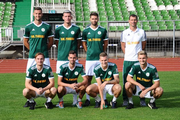 in the new arrivals 2020 in front with Philipp Schuck, FC Homburg 18, Marco Hingerl, FC Homburg 17, Niklas Doll, FC Homburg 31, Jannis Reuss, FC Homburg 4, in the back with Ivan Sachanenko, FC Homburg 24, Johannes Kraus, FC Homburg 27, Philipp Hoffmann, FC Homburg 13, and Matthias Mink, Head Coach FC Homburg, team presentation at FC 08 Homburg, football, Regionalliga Southwest, 29 08 20, at Waldstadion Homburg, GER, football, Regionalliga Southwest, team presentation and squad portraits of the team of FC 08 Homburg, 29 08 20, Homburg Saar Copyright: xPeterxFranzx Eibner-Pressefotox EP_pfz