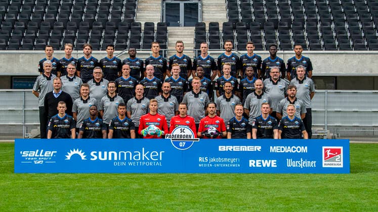 SC Paderborn 07 2 BL, portrait date 2020 2021, team photo, row from left Ron Schallenberg, Samuel Kari Fridjonsson, Antony Evans, Marcel Correia, Jamilu Collins, Uwe Hünemeier, Dennis Srbeny, Sebastian Schonlau, Christian Strohdiek, Maximilian Thalhammer, Johannes Dörfler, Jesse Tugbenyo, 2 row from left Team physician Dr Hans Walter Hemmen, Team physician Dr Lutz Mahlke, supervisor Michael Heppner, Sven Michel, Dennis Jastrzembski, Pascal Steinwender, Frederic Ananou, Chris Führich, Streli Mamba, Coach Roman Piechota, team physician Dr Matthias Porsch, 3 row from the left Managing Director Sports Fabian Wohlgemuth, Team Manager Robin Trost, physiotherapist Jörg Liebeck, physiotherapist Robert Wezorke, video analyst Maniyel Nergiz, goalkeeper coach Nico Burchert, Co-Trainer Danilo de Souza, Co-Trainer Daniel Scherning, Head Coach Steffen Baumgart, front row from left Adrian Oeynhausen, Christopher Antwi Adjei, Chima Okoroji, Moritz Schulze, Leopold Zingerle, Jannik Huth, Sebastian Vasiliadis, Marlon Ritter, Kai Pröger Copyright: xKirchner-Mediax