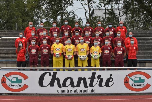 30 08 2020 Neu Ienburg, Sportpark Spvgg 03 Neu Isenburg Team photo in corona times with mouth protection upper row Gerd Langosch coach , Dejan Djordjevic , Jannik Persch , Robert Metzler , Dennis Nessen , Marius Mägerlein , Marc Züge , Ahmed Diack , Jürgen Holzmann 1 Chairman middle row Andreas Hafner Co-Trainer , Filip Osman , Paul Bickel , Tim Kalzu , Lars Wolfarth , Emanuel Essome , Matthias Buschmann , Paul Schellhorn , Ante Boksic , Philipp Hochstein , Lino de Pascalis TW Trainer Lower Row Maya Physio , Leon Hammel , Damien Letellier , Martin Simo , Fabio Begher , Tobias Stehling , Henrik Jöckel , Robin Kasper , Noah Schumacher , Nick Janovsky Trainer