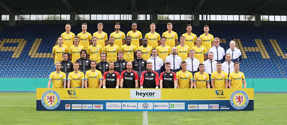 Eintracht Braunschweig 2020 2021 Eintracht Braunschweig 2 BL, portrait date 2020 2021, team photo, 4 row from left Manuel Schwenk, Matthias Heiland, Yari Otto, Fabio Kaufmann, Yassin Ben Balla, Martin Kobylanski, Njegos Kupusovic, Niko Kijewski, Patrick Kammerbauer, 3 rows from left Marcel Bär, Danilo Wiebe, Felix Kroos, Robin Ziegele, Suleiman Abdullahi, Iba May, Jannis Nikolaou, Lasse Schlüter, Leon Bürger, Christian Skolik, Berthold Schliwa, 2 rows from left Daniel Meyer Chief Trainer , Thomas Stickroth Co Coach , Johannes Thienel Athletics and Rehab Coach , Ronny Teuber Goalie Coach , Marc Lorius Athletics Coach , Florian Brand Team Doctor , Alex Ruhe Chiropractor , Holm Stelzer Team Manager , Florian Horn Physiotherapist , Goce Janevski Head of Physiotherapy, 1 row from left Felix Burmeister, Leandro Putaro, Nick Proschwitz, Marcel Engelhardt, Felix Dornebusch, Jasmin Fejzic, Yannik Bangsow, Michael Schultz, Benjamin Kessel, Dominik Wydra, Nico Klaß Braunschweig