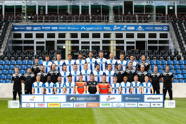 Team photo 1 FC Magdeburg 3 Liga 2020 2021 3 row from left Oliver Poranzke Team doctor , Henry Rorig, Sören Bertram, Julian Weigel, Kai Brünker, Christian Beck, Philipp Harant, Korbinian Burger, Brian Koglin, Adrian Malachowski, Kevin Waliczek match analyst 2 row from left Philipp Brix physiotherapist , Heiko Horner team manager Zeugwart , Dr Stefan Wiegand team doctor , Dr Jan Philipp Schüttrumpf team doctor , Timo Perthel, Daniel Steininger, Anthony Roczen, Jürgen Gjasula, Tobias Müller, Matthias Tischer goalkeeper coach , Matthias Mincu Co Coach , Thomas Hoßmang Head Coach , Silvio Bankert Co Coach , Lars Mertelmeyer Rehab and Athletics Coach 1 row from left Andreas Müller, Sirlord Conteh, Luka Slikovic, Raphael Obermair, Timon Weiner, Morten Behrens, Tom Schlitter, Nico Mai, Leon Bell Bell, Dominik Ernst, Sebastian Jakubiak Tino Meyer physiotherapist is missing, Dustin Bomheuer 3 Liga Season 2020 2021 3 Liga Portrait 2020 2021 official photo session 1 FC Magdeburg in the MDCC Arena in Magdeburg Germany, football, man, men, GER,10 09 2020 Pressebuero Schroedter