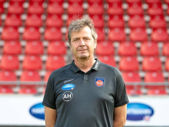 Andreas Heintzen, 1 FC Heidenheim 1846, 2 Bundesliga, team photo and portrait appointment, season 2020 2021, 17 09 2020, DFB DFL regulations prohibit any use of photographs as image sequences and or quasi video , 1 FC Heidenheim 1846, 2 Bundesliga, team photo and portrait appointment, clipping, shooting, season 2020 2021, 17 09 2020 Heidenheim Copyright: xEibner-Pressefoto SaschaxWaltherx EP_swa