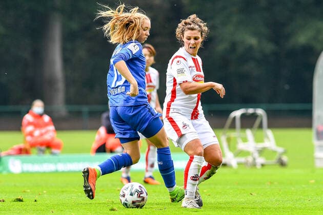 From left to right Lisa Drexler TSG, 13 , Anja Pfluger Cologne, 20 , Duel, duel, tackle, tackling, dynamics, action, action, 17 10 2020, Cologne Germany , Football, 2 Women Bundesliga South, 1 FC Cologne TSG 1899 Hoffenheim II, DFB DFL REGULATIONS PROHIBIT ANY USE OF PHOTOGRAPHS AS IMAGE SEQUENCES AND OR QUASI VIDEO xmhx