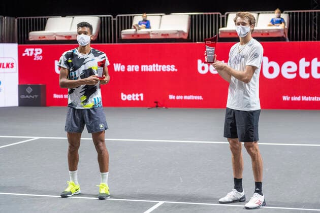 In the Victory Ceremony of Alexander ZVEREV GER , Alexander ZVEREV GER vs Felix AUGER ALIASSIME CAN , TENNIS, bett1hulks Indoor, FINALE, 18 10 2020, GER, TENNIS, ATP TOUR, bett1hulks Indoor, FINALE, Alexander ZVEREV GER vs Felix AUGER ALIASSIME CAN , 18 10 2020 COLOGNE Copyright: xEibnerxPressefotox xBenjaminxSOELZERx EP_BSO