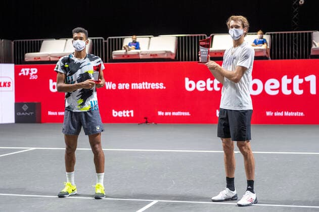 In the Victory Ceremony of Alexander ZVEREV GER , Alexander ZVEREV GER vs Felix AUGER ALIASSIME CAN , TENNIS, bett1hulks Indoor, FINALE, 18 10 2020, GER, TENNIS, ATP TOUR, bett1hulks Indoor, FINALE, Alexander ZVEREV GER vs Felix AUGER ALIASSIME CAN , 18 10 2020 COLOGNE Copyright: xEibnerxPressefotox xBenjaminxSOELZERx EP_BSO