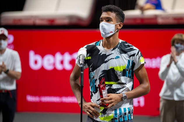 In the Felix AUGER ALIASSIME CAN VICTORY GIVING of Alexander ZVEREV GER , Alexander ZVEREV GER vs Felix AUGER ALIASSIME CAN , TENNIS, bett1hulks Indoor, FINALE, 18 10 2020, GER, TENNIS, ATP TOUR, bett1hulks Indoor, FINALE, Alexander ZVEREV GER vs Felix AUGER ALIASSIME CAN , 18 10 2020 COLOGNE Copyright: xEibnerxPressefotox xBenjaminxSOELZERx EP_BSO