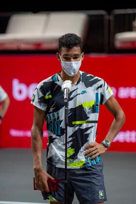 In the Felix AUGER ALIASSIME CAN VICTORY GIVING of Alexander ZVEREV GER , Alexander ZVEREV GER vs Felix AUGER ALIASSIME CAN , TENNIS, bett1hulks Indoor, FINALE, 18 10 2020, GER, TENNIS, ATP TOUR, bett1hulks Indoor, FINALE, Alexander ZVEREV GER vs Felix AUGER ALIASSIME CAN , 18 10 2020 COLOGNE Copyright: xEibnerxPressefotox xBenjaminxSOELZERx EP_BSO