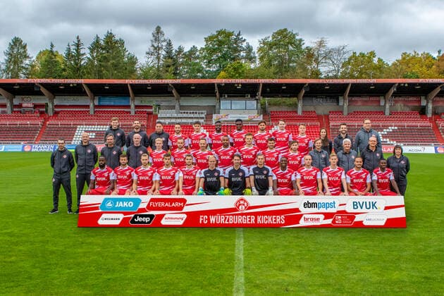Team photo, FC Würzburger Kickers, 2 Bundesliga, portrait date 2020 2021, back row from left Philipp Kunz Athletics Coach , Philipp Eckart Co-Trainer , Kurtulus Öztürk Co-Trainer , Matija Lotriè, Umut Ünlü, Nzuzi Toko, Frank Ronstadt, Dominic Baumann, Florian Flecker, Patrick Sontheimer, Cristina Mora Physiotherapist , Max Pechtl Physiotherapist , David Braunreuther Physiotherapist Middle row from left Klaus Orner Zeugwart , Robert Wulnikowski Goalkeeper Coach , Matthias Lust Co-Trainer , Marco Antwerp Head Coach , Luke Hemmerich, David Kopacz, Arne Feick, Saliou Sané, Lion Schweers, Robert Herrmann, Dominik Meisel, Dr Josef Zimmermann team doctor, Dr Martin Jansen team doctor, Norbert Mahler team manager, Rosi Orner supervisor front row from left Ridge Munsy, Daniel Hägele, Lars Dietz, Vladimir Nikolov, Hendrik Hansen, Hendrik Bonmann, Fabian Giefer, Eric Verstappen, Douglas, Tobias Kraulich, Niklas Hoffmann, Ewerton, Leroy Kwadwo Keanu Staude, Chris David, Dr Dirk Böhm Team doctor, Dominik Schuler Physiotherapist Copyright: SilviaxGralla FWK