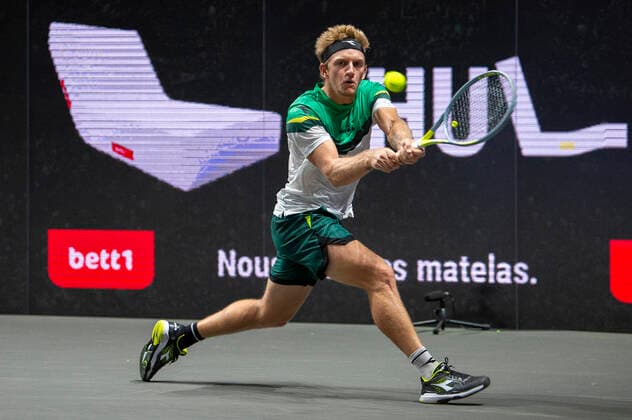 In the Alejandro DAVIDOVICH FOKINA ESP , Steve JOHNSON USA vs Alejandro DAVIDOVICH FOKINA ESP , TENNIS, bett1HULKS Championship, 21 10 2020, GER, TENNIS, ATP TOUR, bett1HULKS Championship, Steve JOHNSON USA vs Alejandro DAVIDOVICH FOKINA ESP , 21 10 2020 COLOGNE Copyright: xEibnerxPressefotox xBenjaminxSOELZERx EP_BSO
