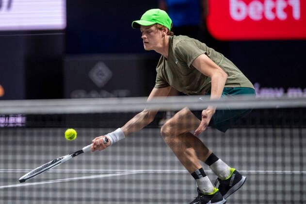 In Jannik SINNER ITA , Pierre Hugues HERBERT FRA vs Jannik SINNER ITA , TENNIS, bett1HULKS Championship, 22 10 2020, GER, TENNIS, ATP TOUR, bett1HULKS Championship, Pierre Hugues HERBERT FRA vs Jannik SINNER ITA , 22 10 2020 COLOGNE Copyright: xEibnerxPressefotox xBenjaminxSOELZERx EP_BSO