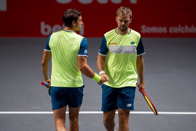In the Kevin KRAWIETZ GER , Andreas MIES GER Kevin KRAWIETZ GER , Andreas MIES GER vs Alexander ZVEREV GER , Mischa ZVEREV GER , TENNIS, bett1HULKS Championship, 22 10 2020, GER, TENNIS, ATP TOUR, bett1HULKS Championship, Kevin KRAWIETZ GER , Andreas MIES GER vs Alexander ZVEREV GER , Mischa ZVEREV GER , 22 10 2020 KOELN Copyright: xEibnerxPressefotox xBenjaminxSOELZERx EP_BSO