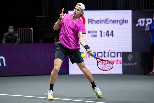 In Denis SHAPOVALOV CAN , Denis SHAPOVALOV CAN vs Gilles SIMON FRA , TENNIS, bett1HULKS Championship, 22 10 2020, GER, TENNIS, ATP TOUR, bett1HULKS Championship, Denis SHAPOVALOV CAN vs Gilles SIMON FRA , 22 10 2020 COLOGNE Copyright: xEibnerxPressefotox xBenjaminxSOELZERx EP_BSO