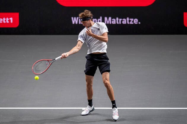 In the Alexander ZVEREV GER , Alexander ZVEREV GER vs Adrian MANNARINO FRA , TENNIS, bett1HULKS Championship, 23 10 2020, GER, TENNIS, ATP TOUR, bett1HULKS Championship, Alexander ZVEREV GER vs Adrian MANNARINO FRA , 23 10 2020 COLOGNE Copyright: xEibnerxPressefotox xBenjaminxSOELZERx EP_BSO