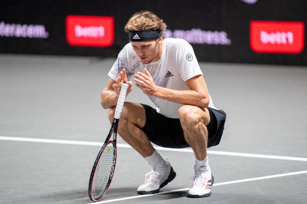In the Alexander ZVEREV GER there is a drastic stir about the line decision, Alexander ZVEREV GER vs Jannik SINNER ITA , TENNIS, bett1hulks Indoor, 24 10 2020, GER, TENNIS, ATP TOUR, bett1hulks Championship, Alexander ZVEREV GER vs Jannik SINNER ITA , 24 10 2020 KOELN Copyright: xEibnerxPressefotox xBenjaminxSOELZERx EP_BSO