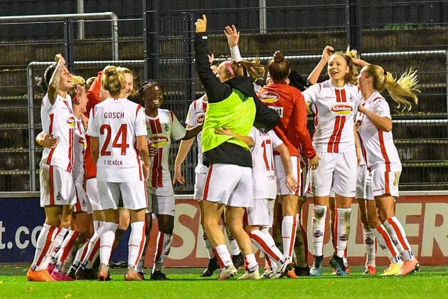 The players of 1 FC Köln celebrate their entry into the next round of the DFB Cup, cheering after the final whistle, victory, winner, winner, cheers, cheers, joy, optimistic, action, action, 01 11 2020, Cologne Germany , Football, DFB Cup Women, 2 Round, 1 FC Köln Bayer 04 Leverkusen, DFB DFL REGULATIONS PROHIBIT ANY USE OF PHOTOGRAPHS AS IMAGE SEQUENCES AND OR QUASI VIDEO xmhx