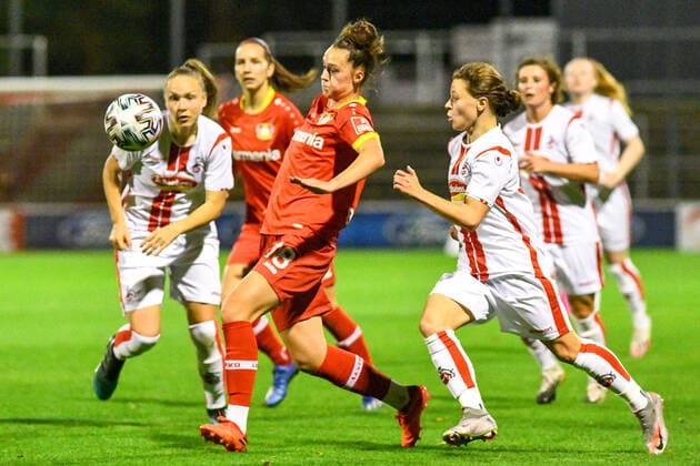 from left Kristina Hild Cologne, 27 , Gianna Rackow B04, 18 , Alicia Sophie Gudorf Cologne, 12 , Triathlon, Duel, duel, tackle, tackling, dynamics, action, action, 01 11 2020, Cologne Germany , Soccer, DFB Cup Women, 2 Round, 1 FC Köln Bayer 04 Leverkusen, DFB DFL REGULATIONS PROHIBIT ANY USE OF PHOTOGRAPHS AS IMAGE SEQUENCES AND OR QUASI VIDEO xmhx