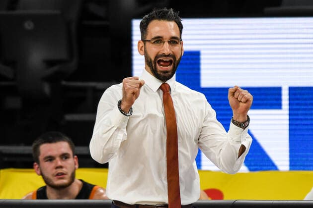 GER, BBL, ratiopharm ulm vs RASTA Vechta 06 12 2020, ratiopharm arena, Neu Ulm, GER, BBL, ratiopharm ulm vs RASTA Vechta, in the picture Thomas Päch Paech Vechta is happy about a Defence Rebound, in the background Will Vorhees Vechta, 41 after 5 fouls nordphotoxHafner nph00200