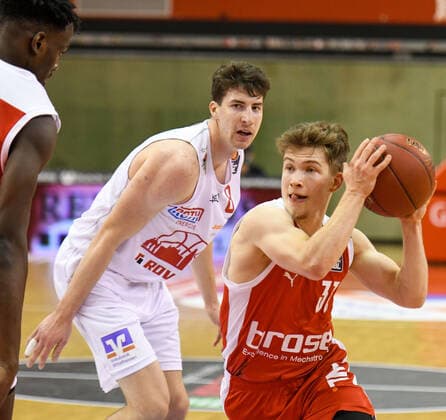 Alen Pjanic, Bennet Hundt 5 Matchday, Basketball Bundesliga, Basketball Season 2020 2021, Germany, easyCredit BBL, Germany, Giessen 46ers, giessen white, men, Jobstairs GIESSEN 46ers Brose Bamberg, men, Bamberg red