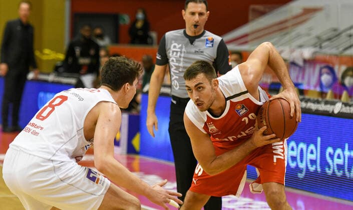 Alen Pjanic, Chase Fieler 5 Matchday, Basketball Bundesliga, Basketball Season 2020 2021, Germany, easyCredit BBL, Germany, Giessen 46ers, giessen white, men, Jobstairs GIESSEN 46ers Brose Bamberg, men, Bamberg red