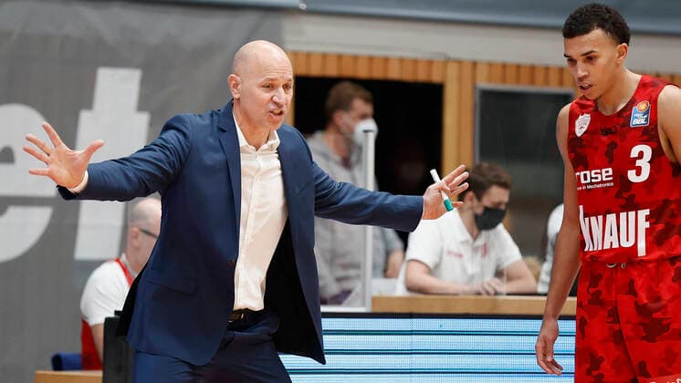 s Oliver Wuerzburg vs Basketball Loewen Braunschweig, Basketball, BBL Germany, Wuerzburg, s Oliver Arena, 06 12 2020, emspor, emonline, despor, deonline, s Oliver Wuerzburg vs Basketball Loewen Braunschweig, Basketball, BBL Bild v li Editorial Use ONLY Wuerzburg s Oliver Arena Bayern Germany Poolfoto HMB Media Heiko Becker Pool ,EDITORIAL USE ONLY