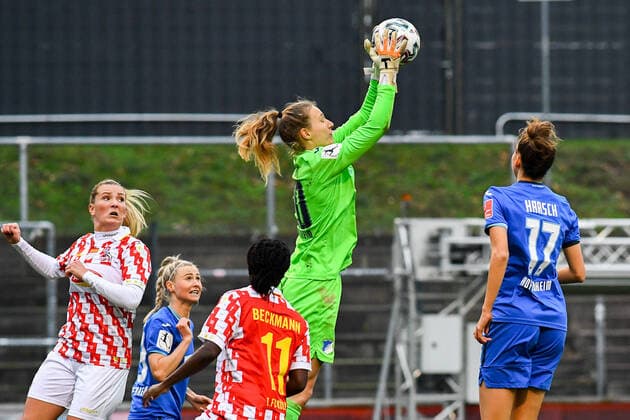 v li Janina Leitzig Goalkeeper, TSG, 20 catches a ball, parries the ball, parry, shine parry, holds the ball, action, action, 06 12 2020, Cologne Germany , Football, DFB Pokal Frauen, Round of 16, 1 FC Köln TSG Hoffenheim, DFB DFL REGULATIONS PROHIBIT ANY USE OF PHOTOGRAPHS AS IMAGE SEQUENCES AND OR QUASI VIDEO xmhx