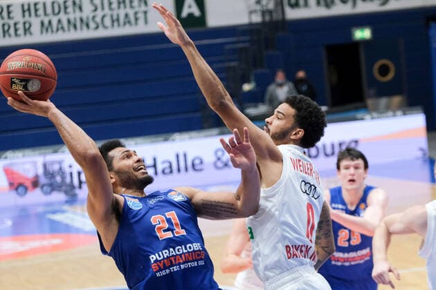 Basketball, Men, BBL, 4 Matchday, 08 12 2020, SYNTAINICS MBC FC Bayern Muenchen, from l Quinton Hooker MBC, 21 , Nick Weiler Babb FCBB, 0 GER, BBL, Basketball, Men, SYNTAINICS MBC FC Bayern Muenchen, 08 12 2020, Weissenfels Copyright: xSchulz Eibner-Pressefotox ep_esz