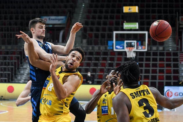 Jonas Mattisseck ALBA Berlin in duel with Elias Harris MHP Riesen Ludwigsburg , Yorman Polas Bartolo MHP Riesen Ludwigsburg and Jaleen Smith MHP Riesen Ludwigsburg , GER, MHP Riesen Ludwigsburg vs ALBA Berlin, 08 12 2020, 6 matchday easycredit Basketball Bundesliga, season 2020 2021 GER, MHP Riesen Ludwigsburg vs ALBA Berlin, 08 12 2020, 6 matchday easycredit Basketball Bundesliga, season 2020 2021 Ludwigsburg Copyright: xEibnerxPressefoto MichaelxMemmlerx EP_MMR