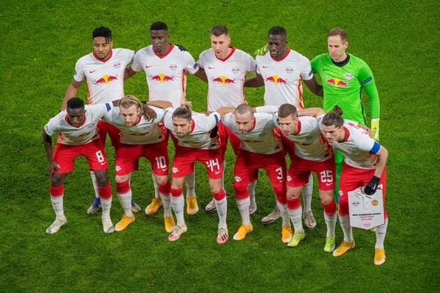 O R v l Christopher NKUNKU L , Nordi MUKIELE L , Willi ORBAN L , Ibrahima KONATE L , goalkeeper Peter GULACSI L , u R v l Amadou HAIDARA L , Emil FORSBERG L , Kevin KAMPL L , ANGELINO L , Daniel OLMO L , Marcel SABITZER L , Soccer Champions League, Group Phase, Group H, Matchday 6, RB Leipzig L Manchester United FC United 3 2, on 08 12 2020 in Leipzig Germany Â