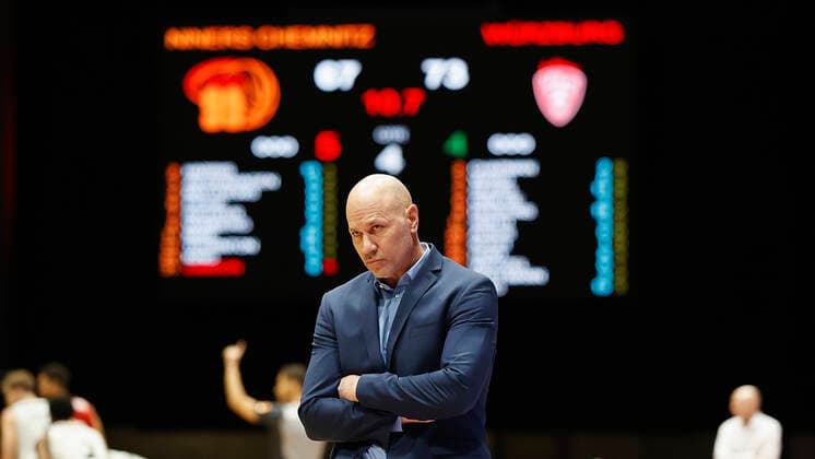 Germany, Chemnitz, Messe Chemnitz, 12 12 2020, emspor, emonline, despor, deonline, NINERS Chemnitz vs s Oliver Wuerzburg, Basketball, BBL Bild v li Headcoach Denis Wucherer s Oliver Wuerzburg DFL REGULATIONS PROHIBIT ANY USE OF PHOTOGRAPHS AS IMAGE SEQUENCES AND OR QUASI VIDEO Copyright: HMBxMedia xHeikoxBecker