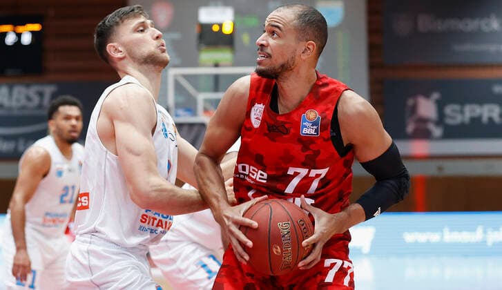 Germany, Wuerzburg, s Oliver Arena, 20 12 2020, emspor, emonline, despor, deonline, s Oliver Wuerzburg vs SYNTAINICS MBC, Basketball, BBL picture from left Michal Michalak MBC and Alex King s Oliver Wuerzburg Copyright: HMBxMedia xHeikoxBecker