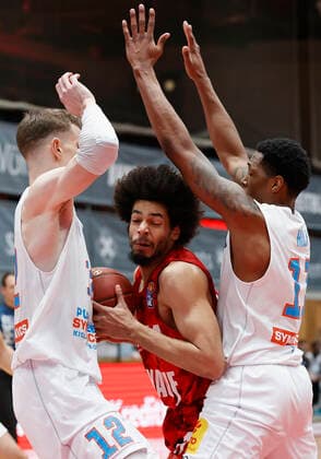 Germany, Wuerzburg, s Oliver Arena, 20 12 2020, emspor, emonline, despor, deonline, s Oliver Wuerzburg vs SYNTAINICS MBC, Basketball, BBL picture from left Philipp Hartwich MBC , Zach Smith s Oliver Wuerzburg and Kyndahl Hill MBC Copyright: HMBxMedia xHeikoxBecker