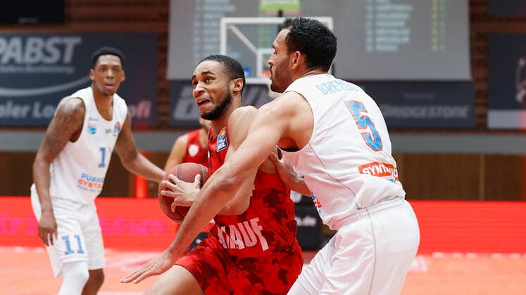 Germany, Wuerzburg, s Oliver Arena, 20 12 2020, emspor, emonline, despor, deonline, s Oliver Wuerzburg vs SYNTAINICS MBC, Basketball, BBL picture v li Cameron Hunt s Oliver Wuerzburg and David Brembly MBC Copyright: HMBxMedia xHeikoxBecker