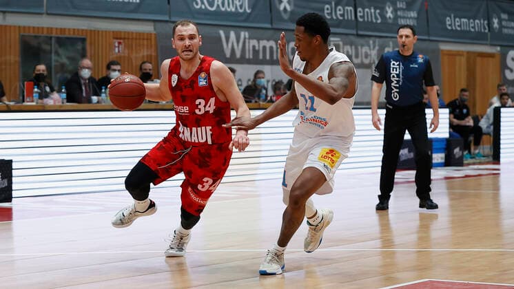 Germany, Wuerzburg, s Oliver Arena, 20 12 2020, emspor, emonline, despor, deonline, s Oliver Wuerzburg vs SYNTAINICS MBC, Basketball, BBL Picture from left Felix Hoffmann s Oliver Wuerzburg and Kyndahl Hill MBC Copyright: HMBxMedia xHeikoxBecker