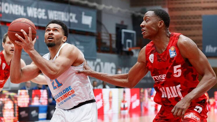 Germany, Wuerzburg, s Oliver Arena, 20 12 2020, emspor, emonline, despor, deonline, s Oliver Wuerzburg vs SYNTAINICS MBC, Basketball, BBL picture v li Quinton Hooker MBC and Justin Sears s Oliver Wuerzburg Copyright: HMBxMedia xHeikoxBecker
